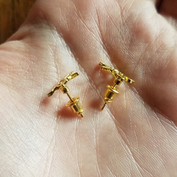 NWOT Gold Paper Crane Studs - Picture 9 of 9